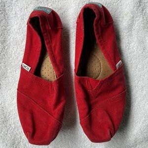 TOMS size 8